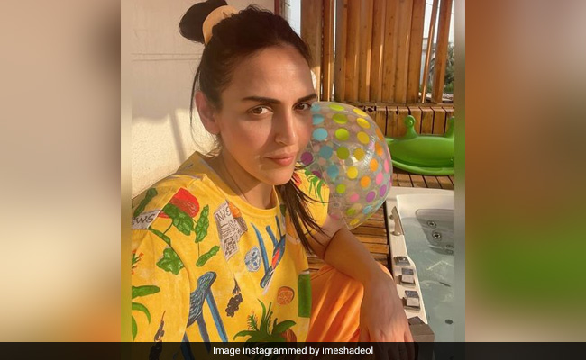 On Sundays, Esha Deol Chills With Her Kids Like This