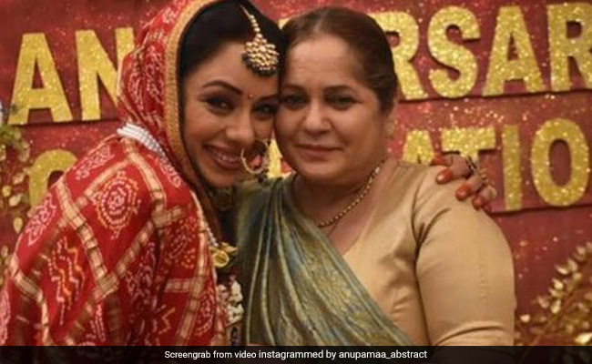 'Anupamaa' की मां का किरदार निभा रहीं माधवी गोगटे का हुआ निधन, रुपाली गांगुली ने तस्वीर शेयर कर कहा- अभी तो...