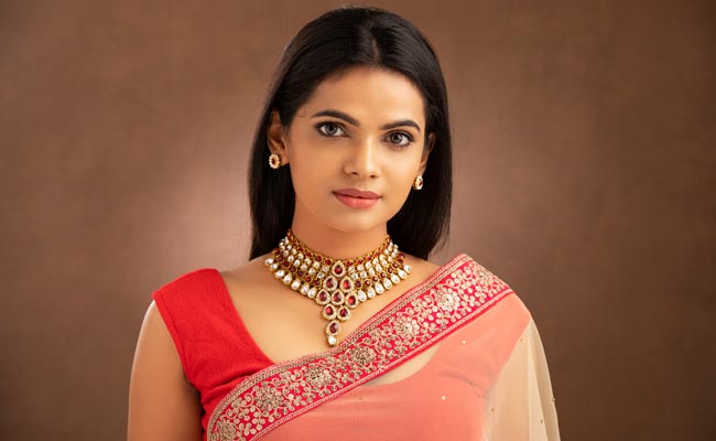5 Ethereal Embroidered Sarees Make A Striking Statement In Every Single Time