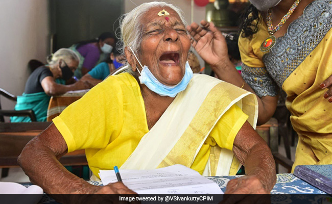 बुजुर्ग महिला ने 104 साल की उम्र में लिखी सफलता की इबारत, 100 में से 89 नंबर हासिल कर कायम की मिसाल