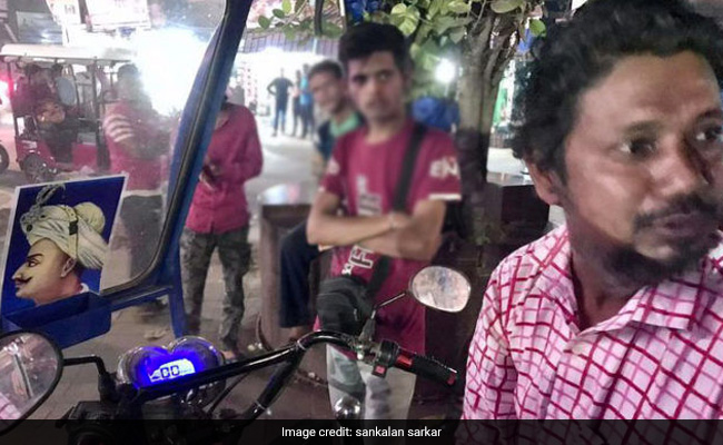 रिक्शा ड्राइवर लोगों से पूछता है जीके के सवाल, सही जवाब देने वाले मुसाफिर से नहीं लेता किराया