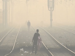 दिल्ली की हवा "गंभीर" श्रेणी में, प्रतिबंध के बावजूद लोगों ने खूब जलाए पटाखे दिल्ली की हवा "गंभीर" श्रेणी में, प्रतिबंध के बावजूद लोगों ने खूब जलाए पटाखे
