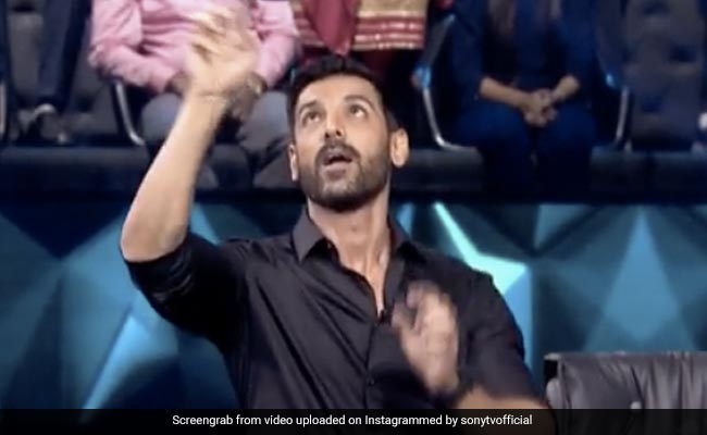 <i>Kaun Banega Crorepati 13</i>:  John Abraham And Amitabh Bachchan Discuss Football And More