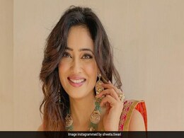 श्वेता तिवारी ने साड़ी में शेयर कीं ग्लैमरस फोटोज, फैन ने कहा- इतना ग्लैमर अब हैंडल नहीं होता श्वेता तिवारी ने साड़ी में शेयर कीं ग्लैमरस फोटोज, फैन ने कहा- इतना ग्लैमर अब हैंडल नहीं होता