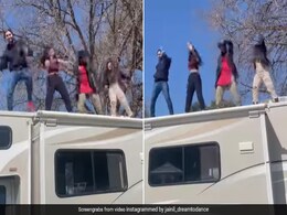 वैन की छत पर खड़े होकर 4 दोस्तों ने शाहरुख खान के गाने छैंया छैंया… पर किया जबरदस्त डांस, Video हुआ वायरल वैन की छत पर खड़े होकर 4 दोस्तों ने शाहरुख खान के गाने छैंया छैंया… पर किया जबरदस्त डांस, Video हुआ वायरल