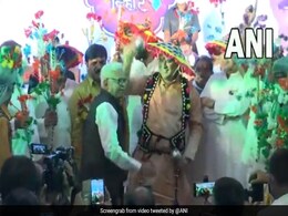देखें Video : सीएम भूपेश बघेल ने गोवर्धन पूजा पर बजाया वाद्य यंत्र तो झूमने लगे लोग देखें Video : सीएम भूपेश बघेल ने गोवर्धन पूजा पर बजाया वाद्य यंत्र तो झूमने लगे लोग