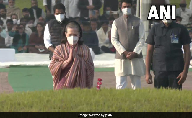 Sonia Gandhi Pays Tribute To Jawaharlal Nehru On His Birth Anniversary