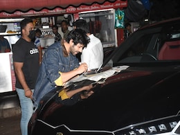 Actor Kartik Aaryan Eating Street Food Off The Lamborghini Urus' Bonnet Makes Us Cringe Actor Kartik Aaryan Eating Street Food Off The Lamborghini Urus' Bonnet Makes Us Cringe