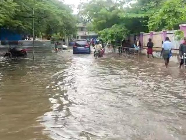 Watch: People, Vehicles Wade Through Flooded Streets Of Tamil Nadu City Watch: People, Vehicles Wade Through Flooded Streets Of Tamil Nadu City