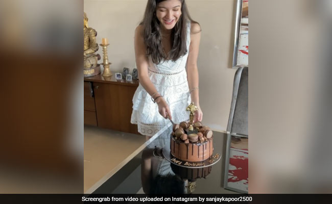 And The Oscar For The Best Cake Goes To... Birthday Girl Shanaya Kapoor Knows The Answer