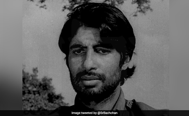 Amitabh Bachchan Clocks 52 Years In Bollywood, Shares Pics From His Debut Film <i>Saat Hindustani</i>