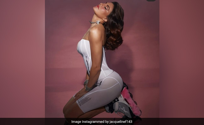 Jacqueline Fernandez के लेटेस्ट फोटोशूट ने इंटरनेट पर बढ़ाई गर्मी, देखते-देखते वायरल हुईं PHOTOS Jacqueline Fernandez के लेटेस्ट फोटोशूट ने इंटरनेट पर बढ़ाई गर्मी, देखते-देखते वायरल हुईं PHOTOS