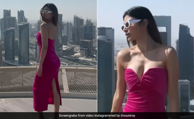 कतर की सबसे ऊंची इमारत पर मौनी रॉय की स्टाइलिश चाल, फैन्स ने यूं लुटाया प्यार- देखें Video