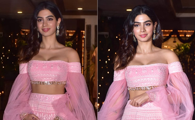 Khushi Kapoor's Off-Shoulder Pink <i>Lehenga</i> Adds Style To Diwali Festivities