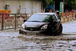 Chennai Flooded Due To Heavy Rain, More Showers Predicted for Monday Chennai Flooded Due To Heavy Rain, More Showers Predicted for Monday