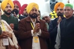Punjab CM Charanjit Singh Channi Visits Gurdwara Darbar Sahib In Pakistan Punjab CM Charanjit Singh Channi Visits Gurdwara Darbar Sahib In Pakistan