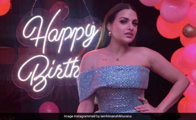 Inside Himanshi Khurana's Birthday Festivities. See Pics