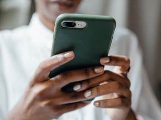 Smartphone Health Issue: सेहत के लिए कितना खतरनाक है फोन? कौन सी हो सकती हैं बीमारियां और क्या हैं नुकसान