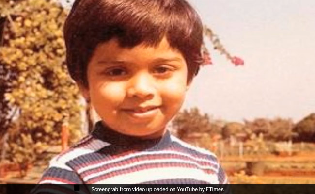 फोटो में मुस्कुराता हुआ बच्चा बन चुका बॉलीवुड का सबसे बड़ा नाम, पहचानने में होगी मुश्किल