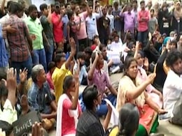 कोयंबटूर : छात्रा के सुसाइड के बाद फिजिक्स टीचर अरेस्ट, यौन शोषण का है आरोप कोयंबटूर : छात्रा के सुसाइड के बाद फिजिक्स टीचर अरेस्ट, यौन शोषण का है आरोप