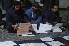 Families Seeking Bodies Of 2 Men Killed In J&K Op Removed From Protest Site Families Seeking Bodies Of 2 Men Killed In J&K Op Removed From Protest Site