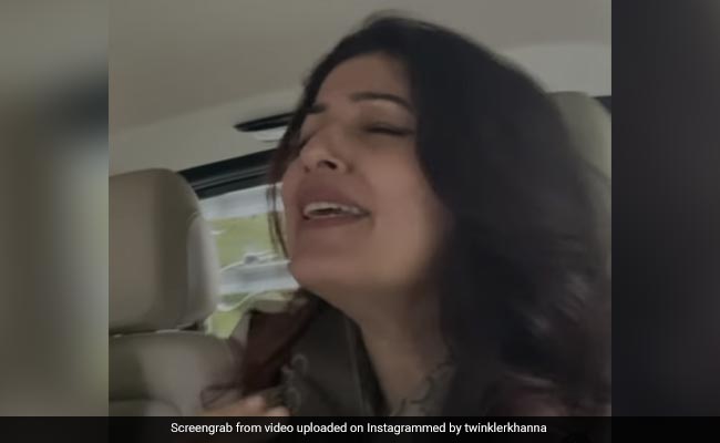 Twinkle Khanna Can "Puncture Eardrums." Agree? Hear Her Sing Lionel Richie's <I>Hello</i>