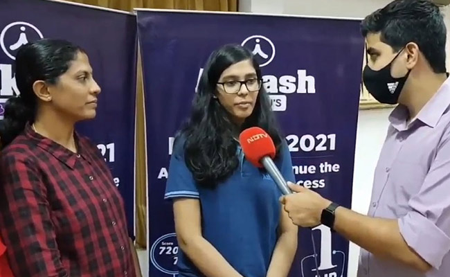 NEET टॉपर कार्तिका नायर ने कहा, "लॉकडाउन में मुश्किलों के बीच की परीक्षा की तैयारी"