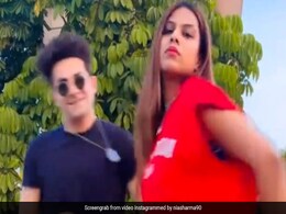 Nia Sharma दोस्त संग अंग्रेजी सॉन्ग पर अतरंगी डांस करती आईं नजर, फैन्स बोले- सो क्यूट...देखें Video Nia Sharma दोस्त संग अंग्रेजी सॉन्ग पर अतरंगी डांस करती आईं नजर, फैन्स बोले- सो क्यूट...देखें Video