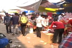 Covid Protocols Up In Smoke As Crowds Return To Markets Covid Protocols Up In Smoke As Crowds Return To Markets