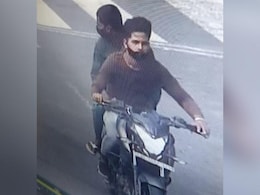 चेन स्नैचर को पकड़ने के लिए दिल्ली पुलिस ने बिछाया जाल, महिला SI ने ऐसे किया गिरफ्तार चेन स्नैचर को पकड़ने के लिए दिल्ली पुलिस ने बिछाया जाल, महिला SI ने ऐसे किया गिरफ्तार