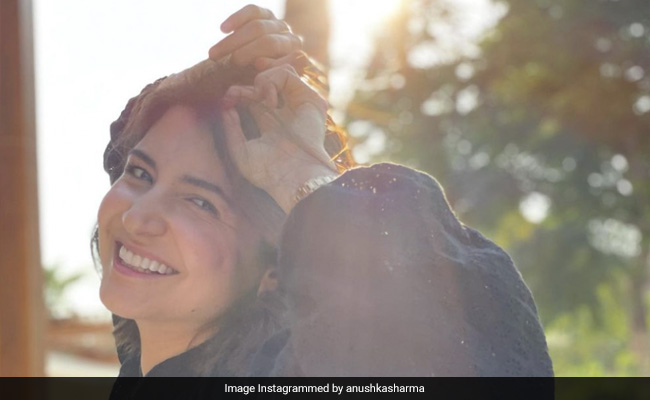 Anushka Sharma's Sun-Kissed Pictures Delight Fans, But Virat Kohli's Comment Steals The Show