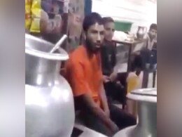 ''तुम्हें डर नहीं लगता?'': दीपावली पर शख्स ने बिरयानी दुकानदार को दी धमकी, वीडियो वायरल ''तुम्हें डर नहीं लगता?'': दीपावली पर शख्स ने बिरयानी दुकानदार को दी धमकी, वीडियो वायरल
