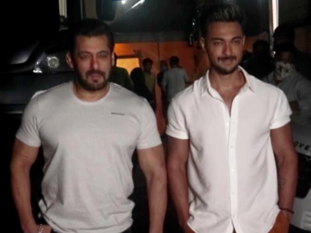 Salman Khan Promotes <i>Antim</i> With Aayush Sharma