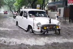 Rain Pounds Chennai, Roads Flooded, Flight Arrivals Suspended Until 6 pm Rain Pounds Chennai, Roads Flooded, Flight Arrivals Suspended Until 6 pm