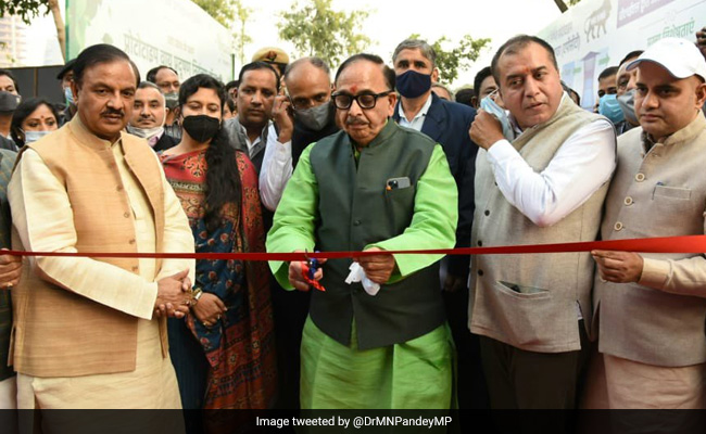 नोएडा में 1 किमी के दायरे में हवा होगी साफ, लगाया गया वायु प्रदूषण नियंत्रण टावर