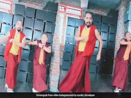 योहानी के फेमस सॉन्ग पर जमकर थिरके बौद्ध भिक्षु, सोशल मीडिया पर छाया वीडियो योहानी के फेमस सॉन्ग पर जमकर थिरके बौद्ध भिक्षु, सोशल मीडिया पर छाया वीडियो