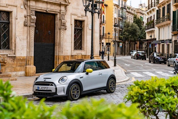 2022 MINI Electric India Launch Highlights: Price, Features, Specifications, Images 2022 MINI Electric India Launch Highlights: Price, Features, Specifications, Images