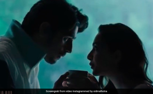 शेरशाह फिल्म के गाने 'रातां लंबियां' ने तोड़े रिकॉर्ड, सिद्धार्थ-कियारा ने किया फैंस का धन्यवाद