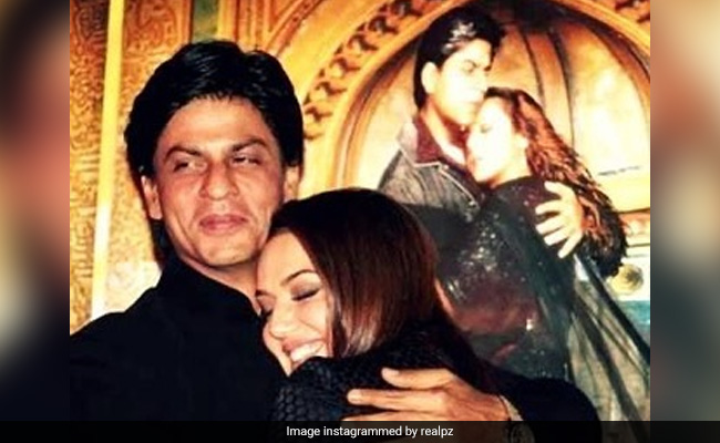 When Shah Rukh Khan And Preity Zinta Hugged Like Their <i>Veer-Zaara</i> Pose. Spot The Difference