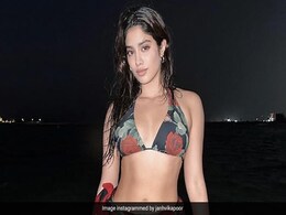 Here's What Janhvi Kapoor Did After Desert Safari: "<i>Lungi</i> Dance" Here's What Janhvi Kapoor Did After Desert Safari: "<i>Lungi</i> Dance"