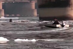 Delhi Employs Boats, Sprays Water To Keep Yamuna Toxic Foam At Bay Delhi Employs Boats, Sprays Water To Keep Yamuna Toxic Foam At Bay
