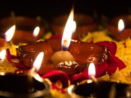 Happy Dhanteras 2021: धनतेरस पर पूजा के बाद करें मां लक्ष्मी और भगवान धन्वंतरि की आरती Happy Dhanteras 2021: धनतेरस पर पूजा के बाद करें मां लक्ष्मी और भगवान धन्वंतरि की आरती