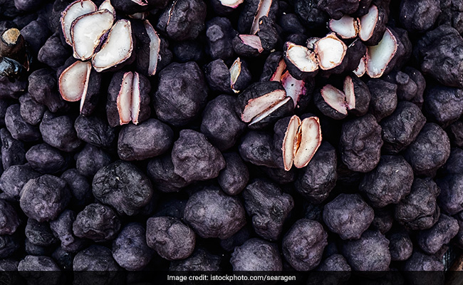 Water Chestnut: सर्दियों में खाएं सिंघाड़ा, बालों को खूबसूरत बनाने से लेकर हैं इसके कई फायदे