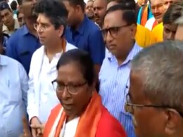 बिहारः डिप्टी सीएम ने पेट्रोल-डीजल की बढ़ती कीमतों को सही बताया, दिया ये तर्क; देखें VIDEO बिहारः डिप्टी सीएम ने पेट्रोल-डीजल की बढ़ती कीमतों को सही बताया, दिया ये तर्क; देखें VIDEO