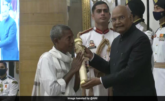 मिलिए संतरे बेचने वाले पद्मश्री हरेकला हजब्बा से, गरीबों के लिए मस्जिद में चलाते हैं स्कूल