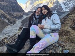 Sara Ali Khan And Janhvi Kapoor Had This Street Item During Their Kedarnath Trip