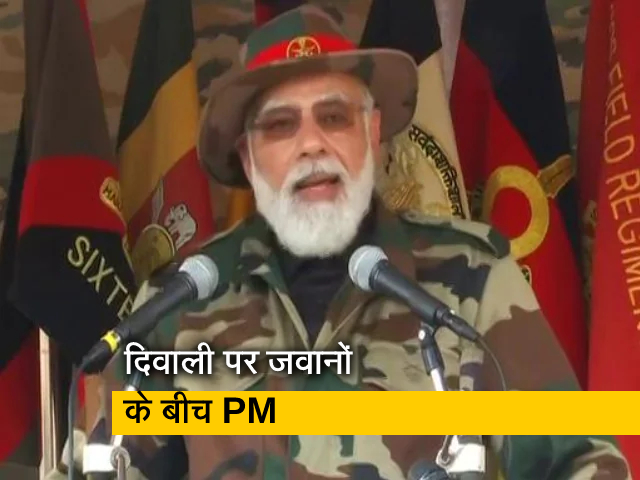 PM मोदी ने जवानों के साथ मनाई दिवाली,  बोले - आपके भरोसे जनता चैन से सोती है