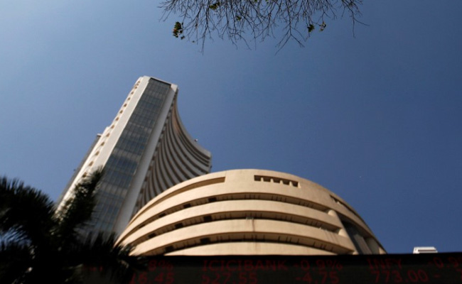 सेंसेक्स में 949 अंकों की गिरावट, तीन महीनों में सबसे खराब स्तर पर बंद हुआ स्टॉक मार्केट