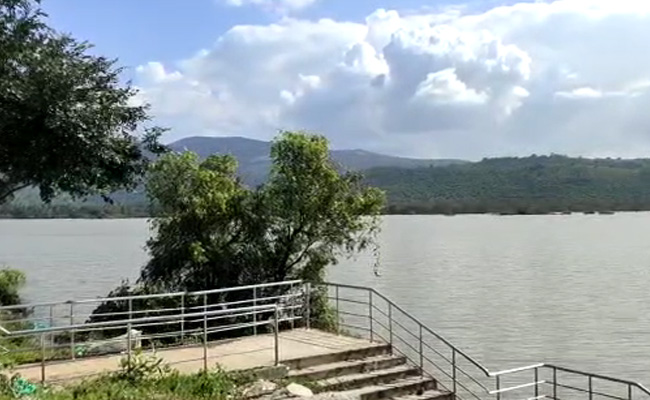 Flood Fears After Water Leaks From Cracks In Andhra's Biggest Reservoir