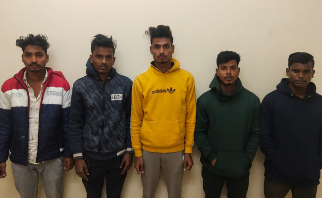 फ़र्ज़ी वेबसाइट, ऐप बनाकर ठगी करने वाले गिरोह का भंडाफोड़, 12 लोग गिरफ्तार